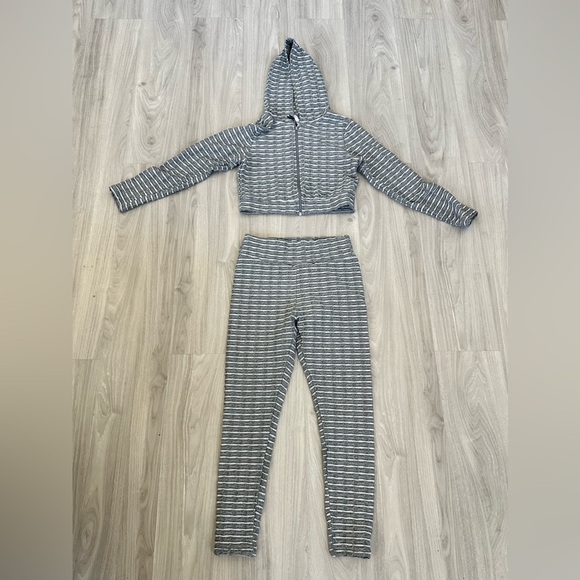 Cozy & Chic Striped 2 Piece Lounge Set – Size S - Picture 1 of 4